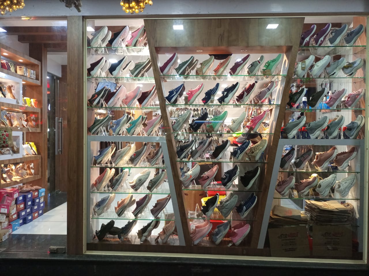SHOE PLANET EDAKKARA